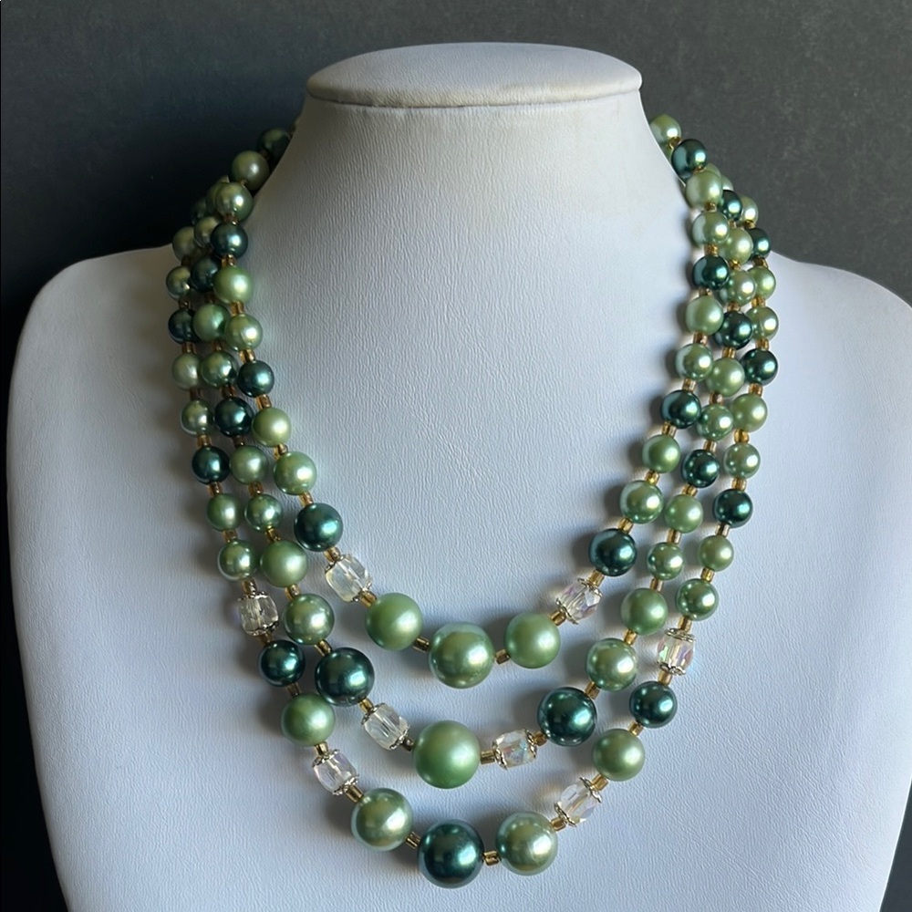 Lustrous Green Multi-Strand Necklace, Japan - Picture 2 of 11